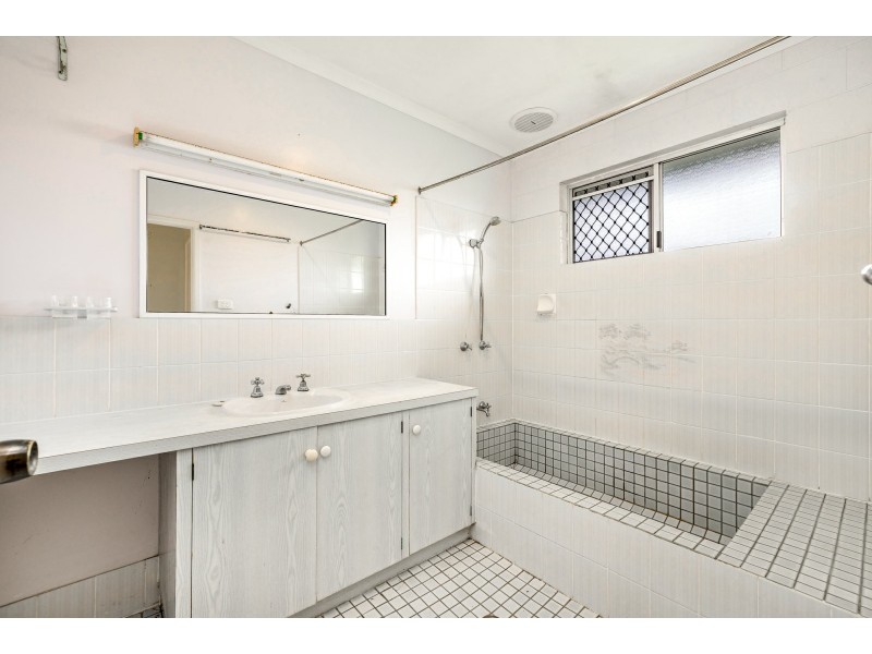 16 Trucano Close, Whitfield QLD 4870