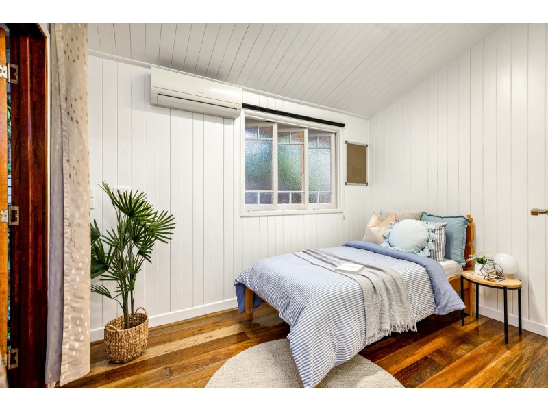 96 Christensen Street, Machans Beach QLD 4878