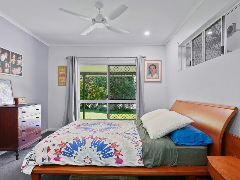 5 Thetford Close, Clifton Beach QLD 4879