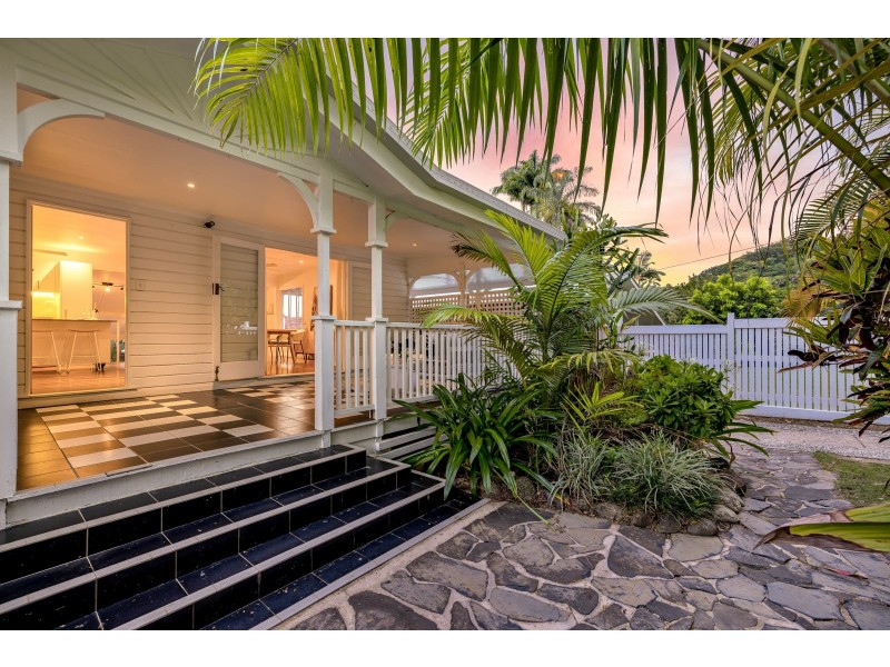 67 Hillview Crescent, Whitfield QLD 4870