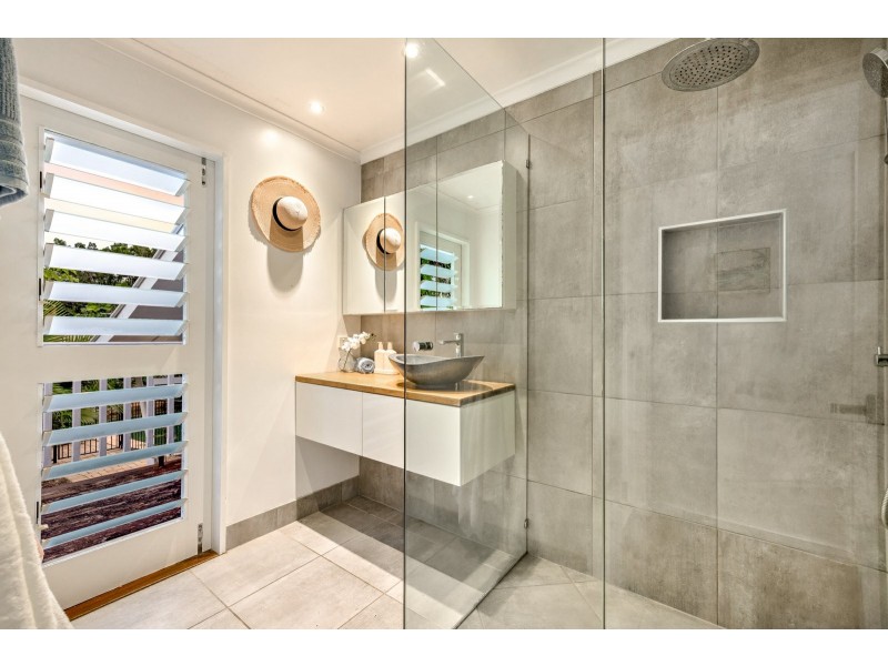67 Hillview Crescent, Whitfield QLD 4870