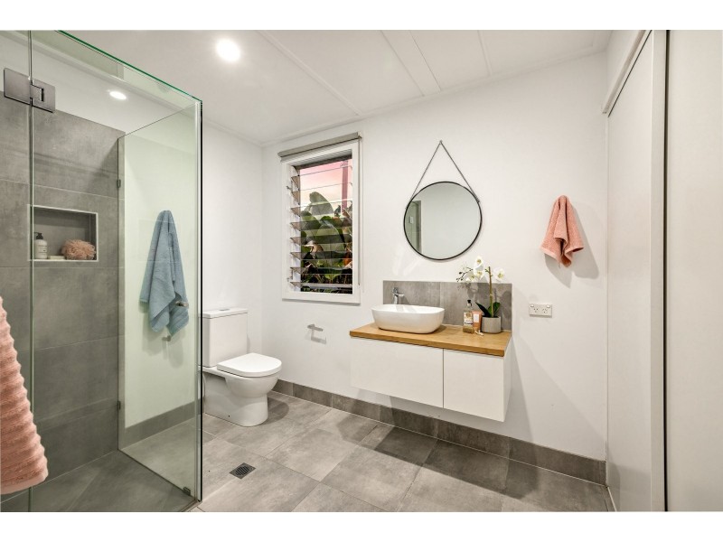 67 Hillview Crescent, Whitfield QLD 4870