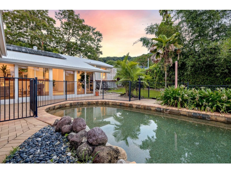 67 Hillview Crescent, Whitfield QLD 4870