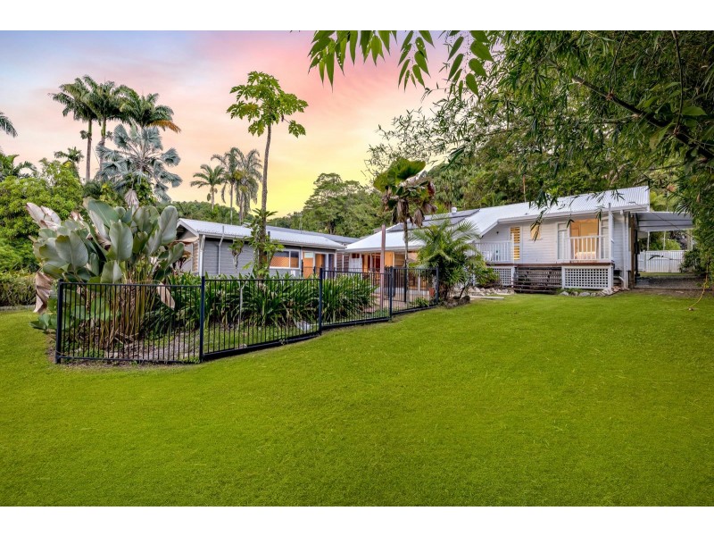 67 Hillview Crescent, Whitfield QLD 4870