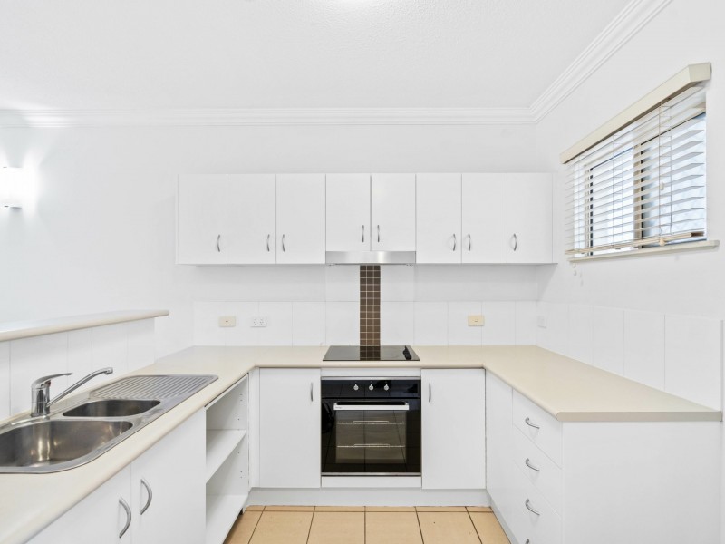102/2-8 Centenary Close, Manoora QLD 4870