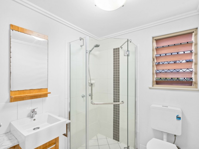 102/2-8 Centenary Close, Manoora QLD 4870