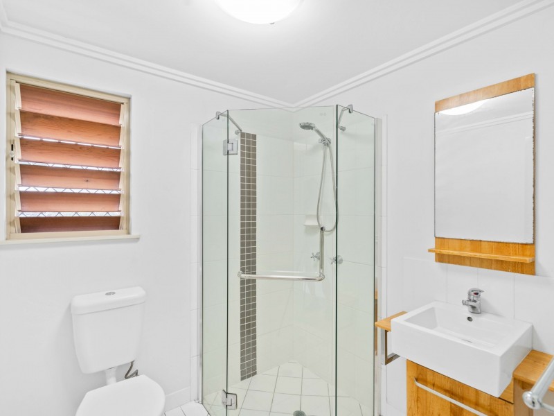 102/2-8 Centenary Close, Manoora QLD 4870