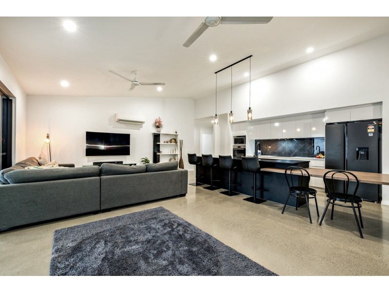 16 Lakeview Street, Smithfield QLD 4878