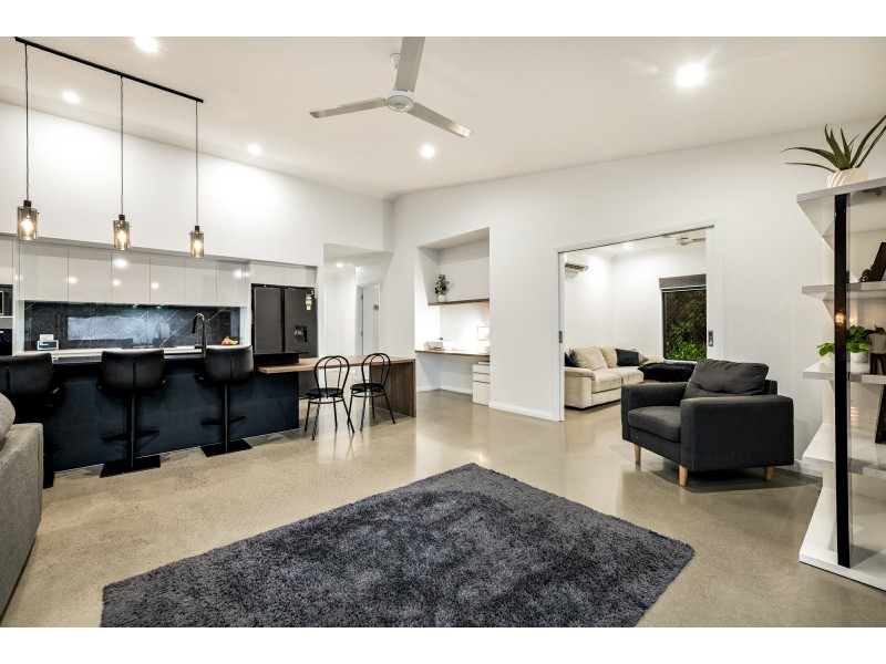 16 Lakeview Street, Smithfield QLD 4878