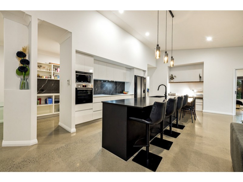 16 Lakeview Street, Smithfield QLD 4878