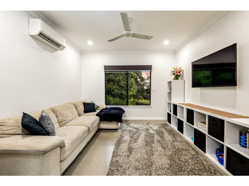 16 Lakeview Street, Smithfield QLD 4878