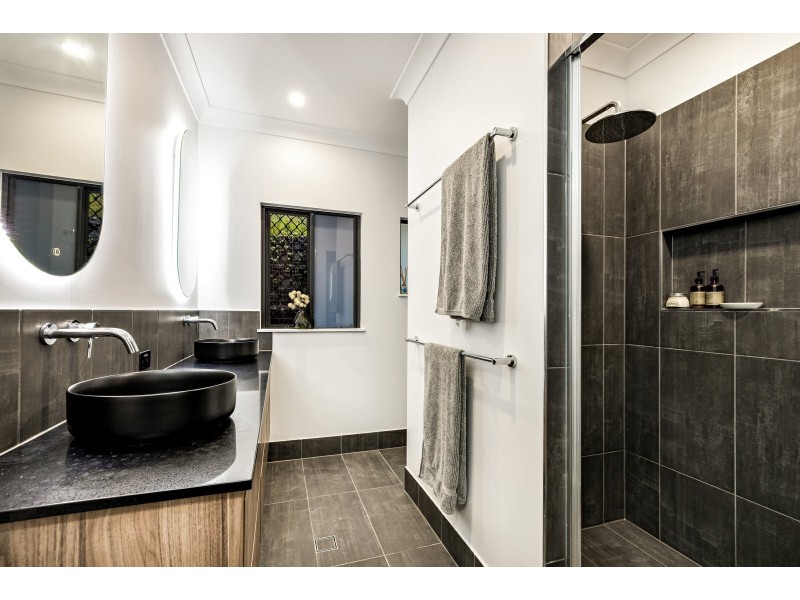 16 Lakeview Street, Smithfield QLD 4878