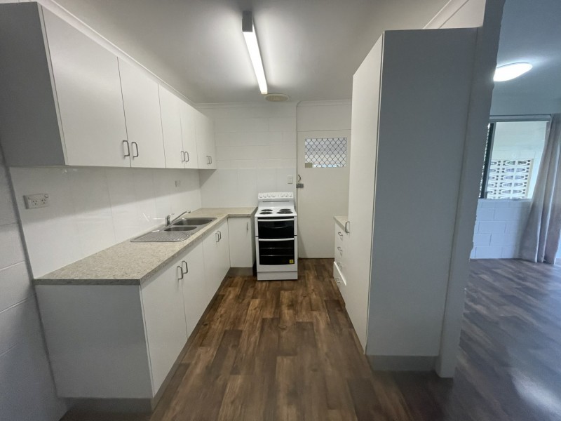 2/133 Russell Street, Edge Hill QLD 4870