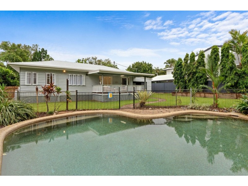 32 Nolan Street, Whitfield QLD 4870