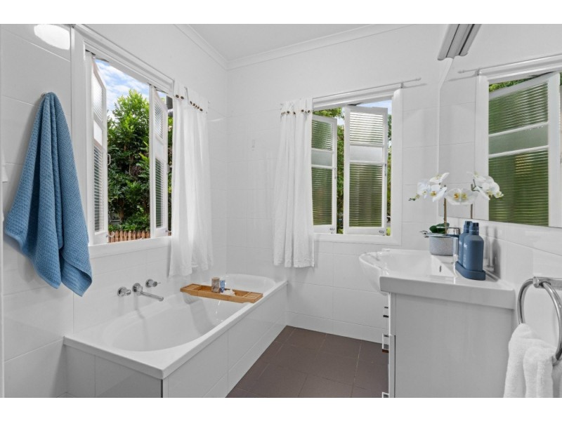 32 Nolan Street, Whitfield QLD 4870