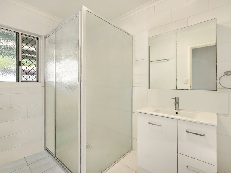 2/12 Valmadre Street, Caravonica QLD 4878