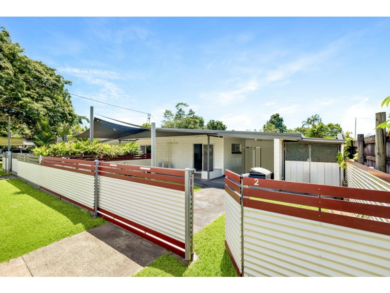 2/12 Valmadre Street, Caravonica QLD 4878