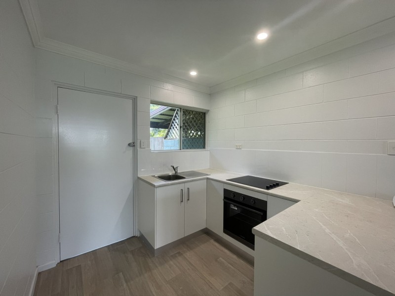 1/122 Wistaria Street, Holloways Beach QLD 4878