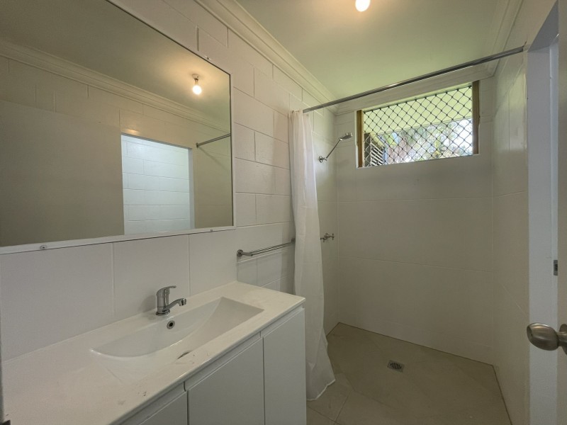 1/122 Wistaria Street, Holloways Beach QLD 4878