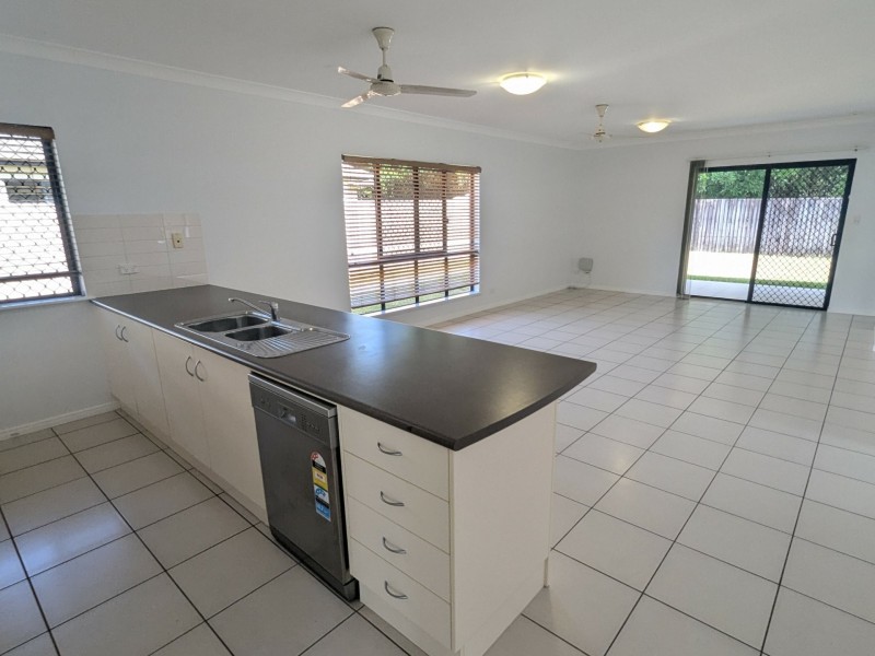 38 Roderick Street, Bentley Park QLD 4869