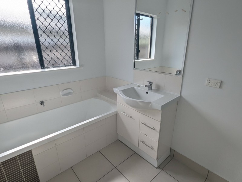 38 Roderick Street, Bentley Park QLD 4869