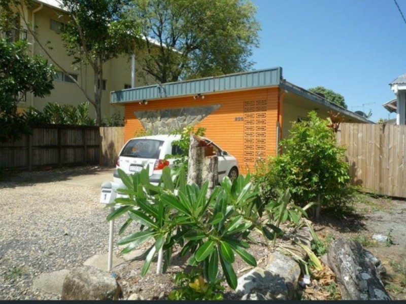 2/230 Grafton Street, Cairns North QLD 4870