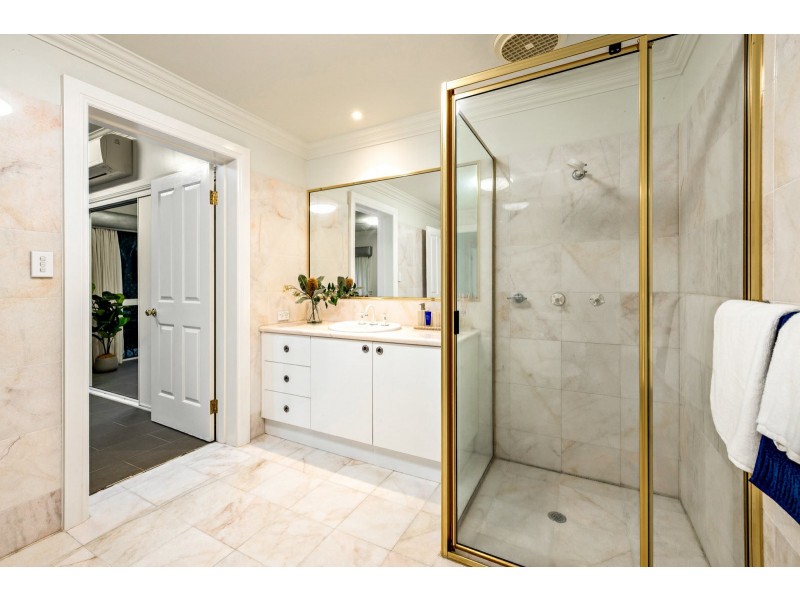 71 Summer Hill Drive, Mooroobool QLD 4870