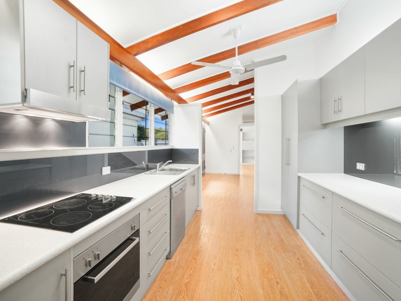 3 Perkins Street, Manoora QLD 4870