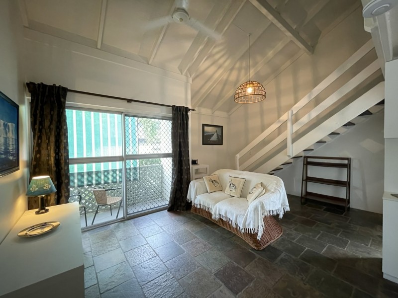 1/116 Greenslopes Street, Edge Hill QLD 4870