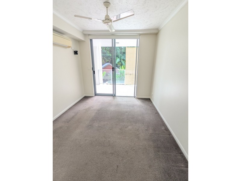 4/15 McLean Street, Cairns North QLD 4870