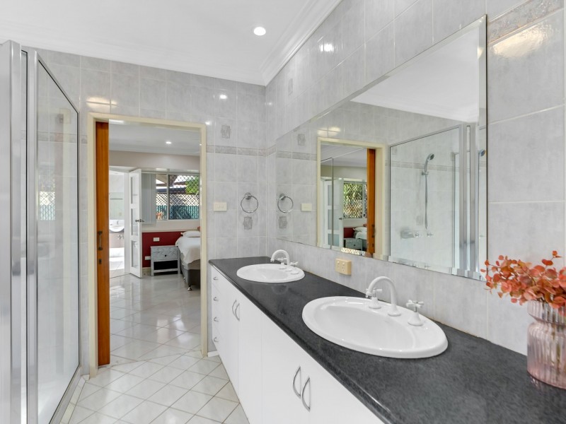 210 Robert Road, Bentley Park QLD 4869