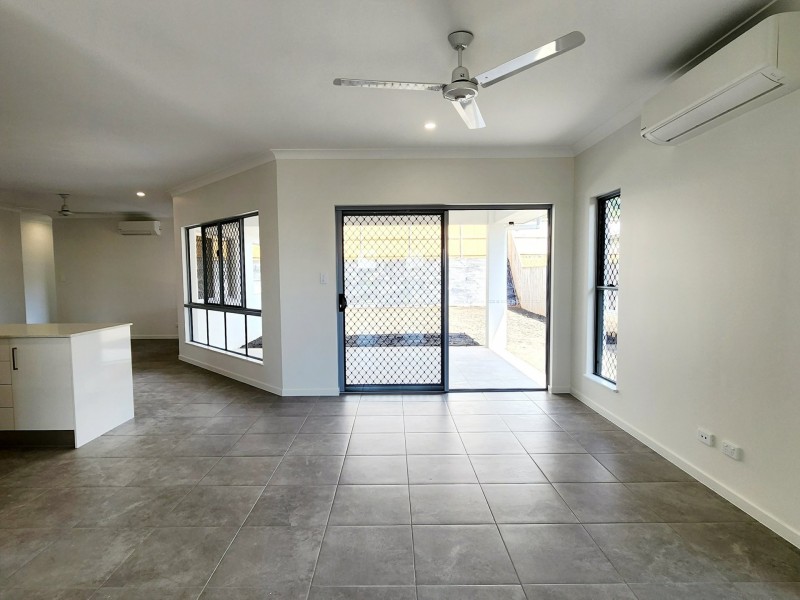 8 Creekview Parade, Bentley Park QLD 4869