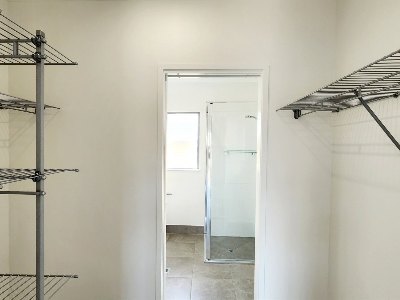 8 Creekview Parade, Bentley Park QLD 4869