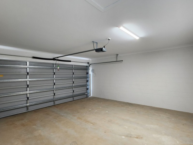 8 Creekview Parade, Bentley Park QLD 4869