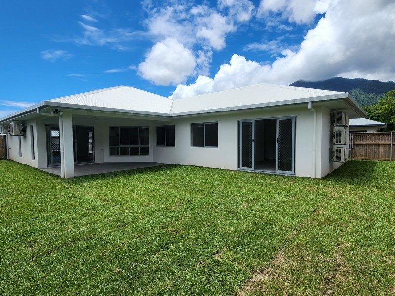 8 Creekview Parade, Bentley Park QLD 4869