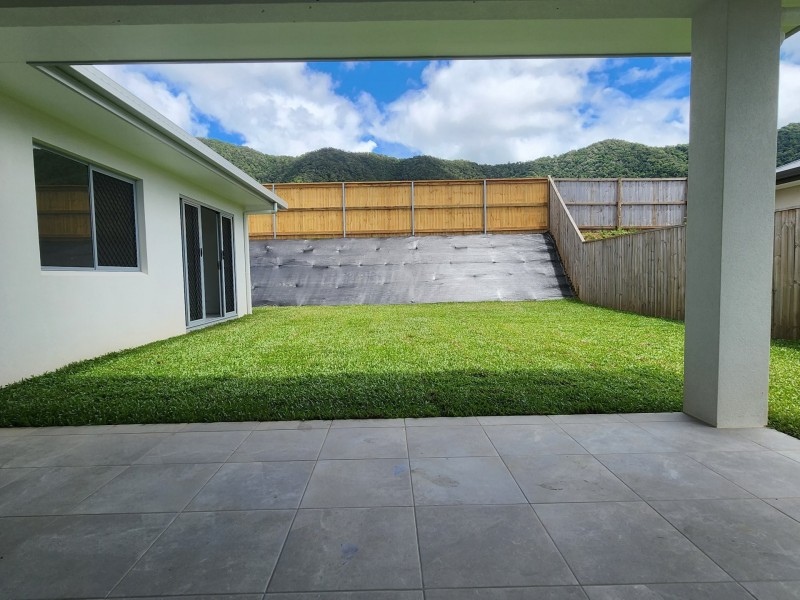 8 Creekview Parade, Bentley Park QLD 4869