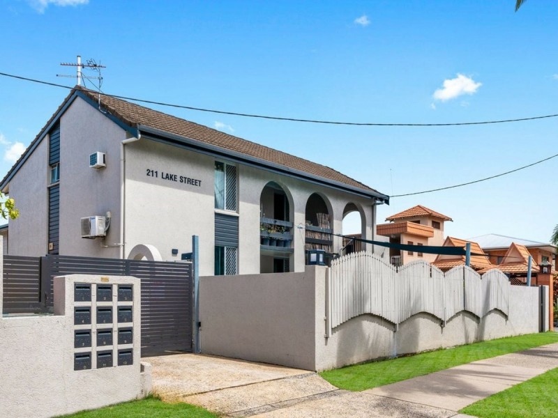 10/211 Lake Street, Cairns North QLD 4870