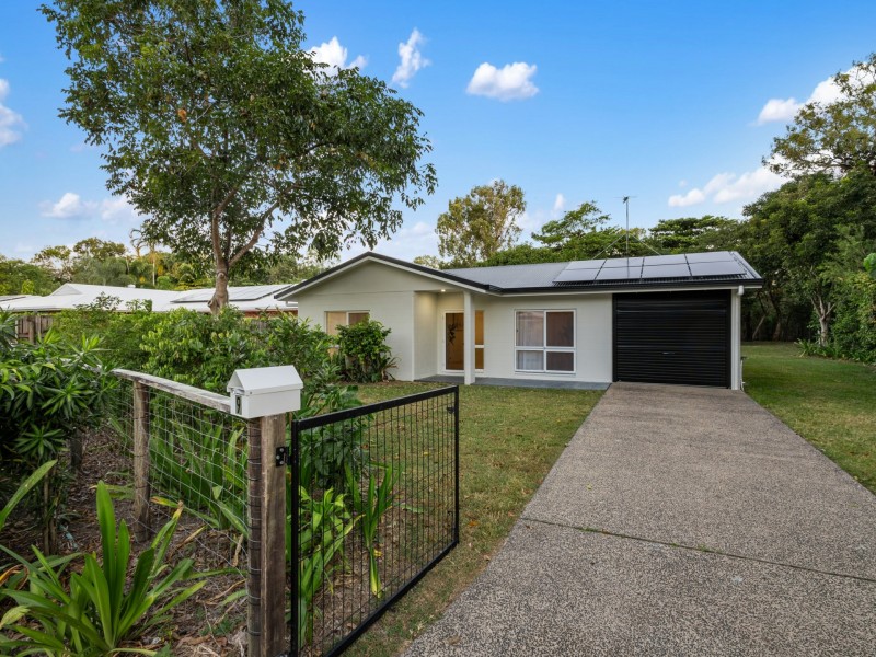 9 Baronia Crescent, Holloways Beach QLD 4878