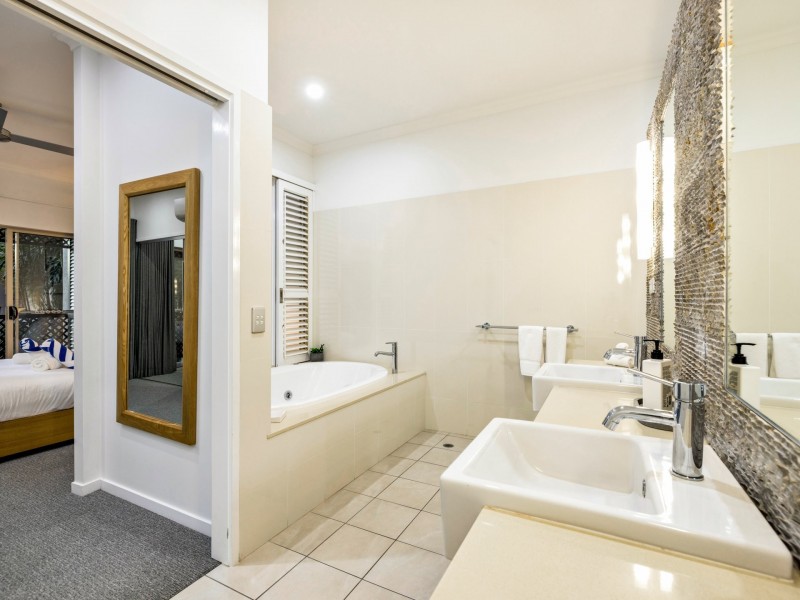 102/12-21 Gregory Street, Westcourt QLD 4870