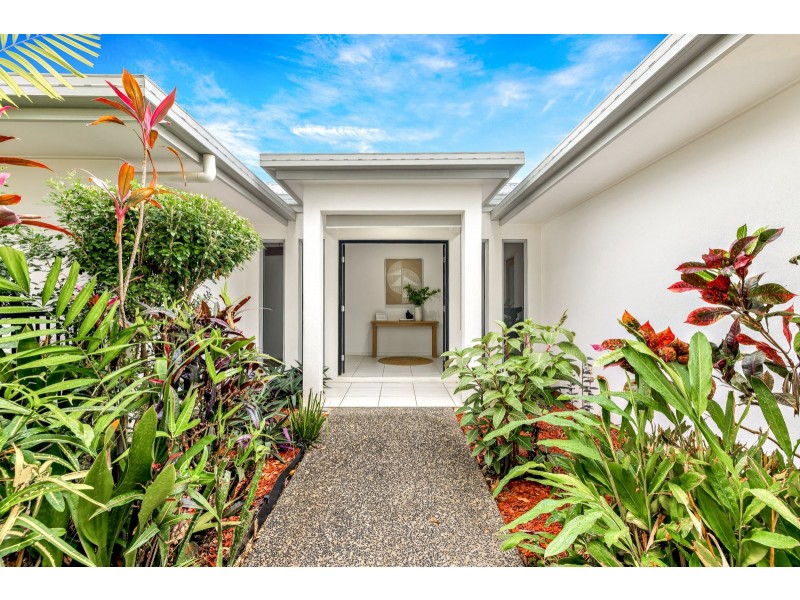 19 Springbrook Avenue, Redlynch QLD 4870