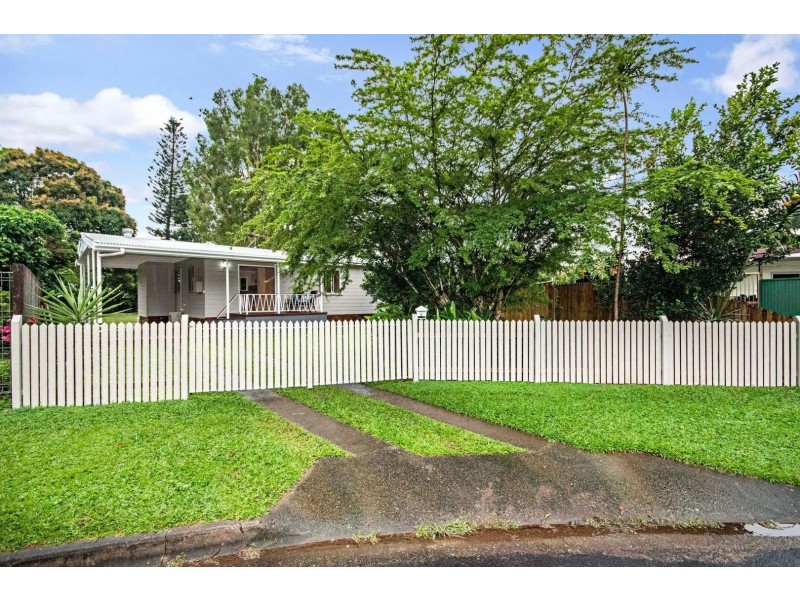 9 Jackson Close, Westcourt QLD 4870