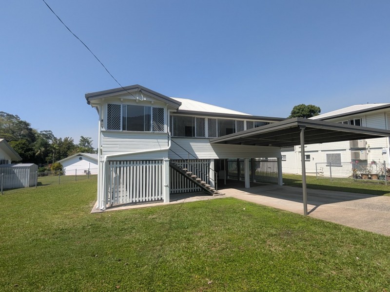 201 Woodward Street, Whitfield QLD 4870