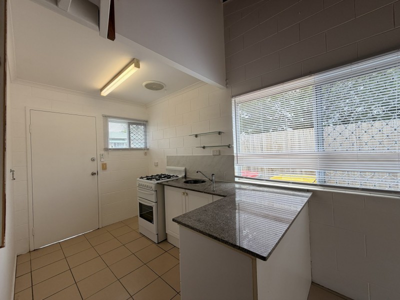 8/31 Miles Street, Manoora QLD 4870