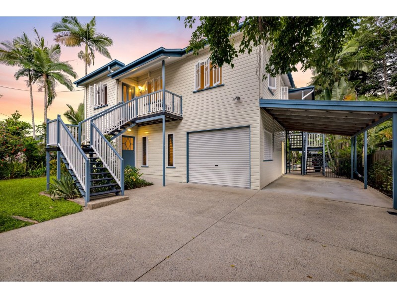 126 Upper Richardson Street, Whitfield QLD 4870