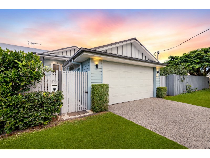 2/64A Tills Street, Westcourt QLD 4870