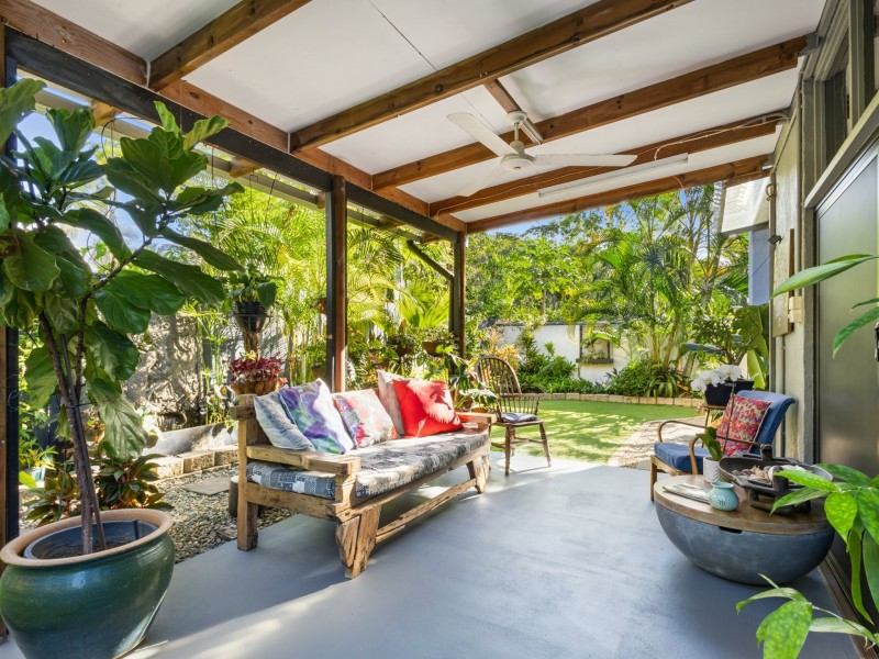 1/110 Wistaria street, Holloways Beach QLD 4878