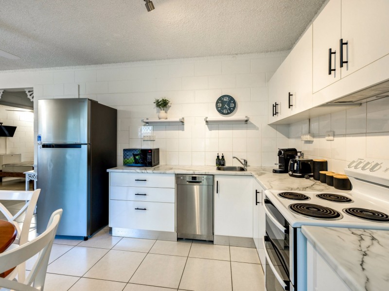 1/281 Lake Street, Cairns North QLD 4870