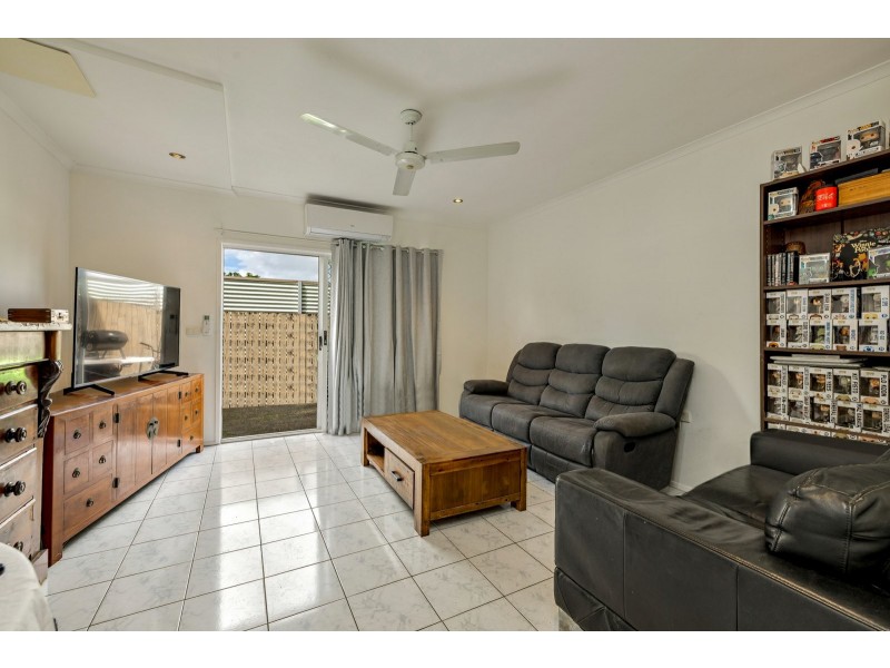 8/462 McCoombe Street, Mooroobool QLD 4870