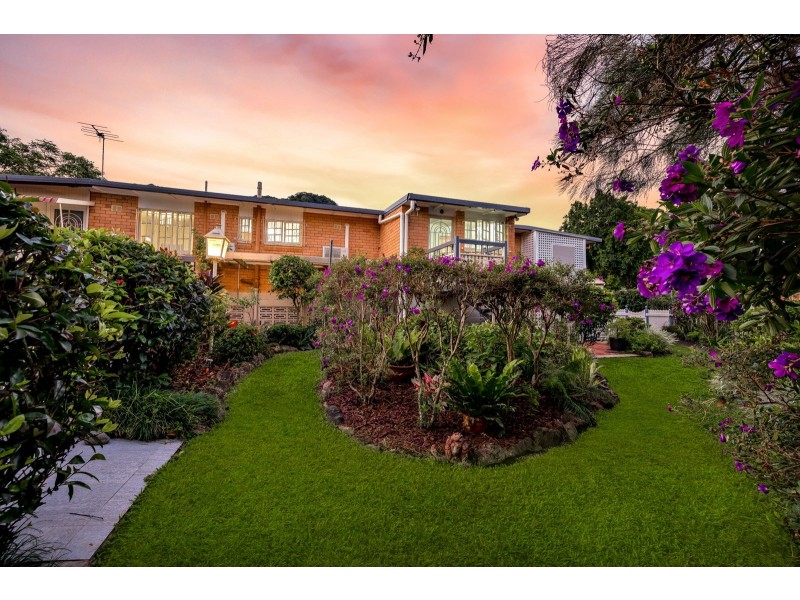 49 Hillview Crescent, Whitfield QLD 4870
