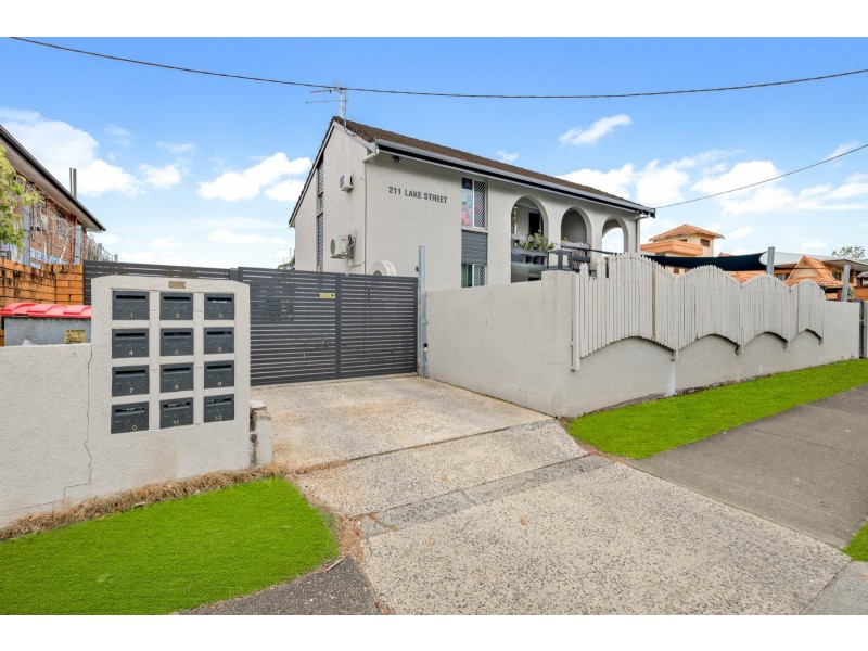 12/211 Lake Street, Cairns North QLD 4870